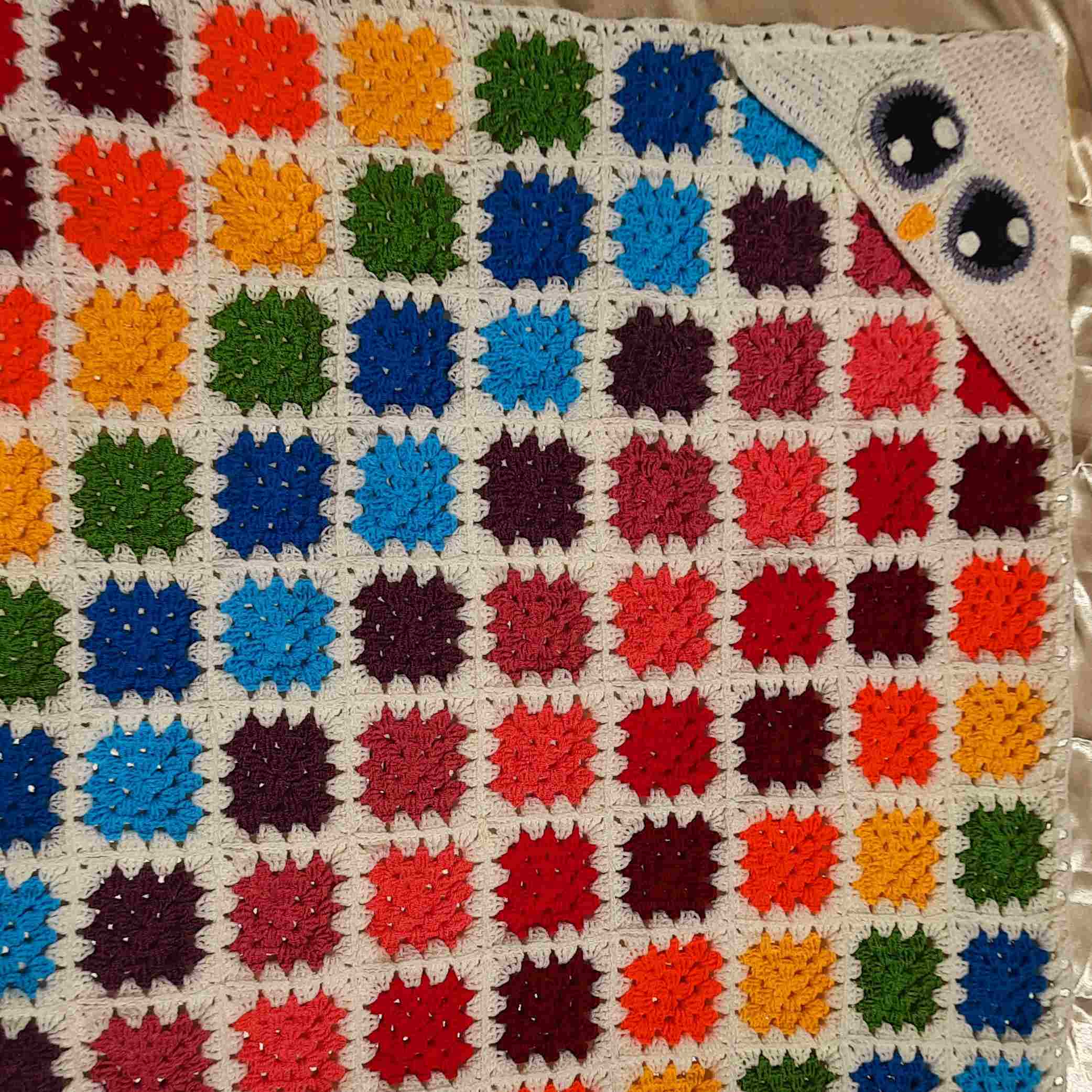 Dessus de Lit Bébé au Crochet Tissé à la Main – Idéal pour une Chambre de Rêve