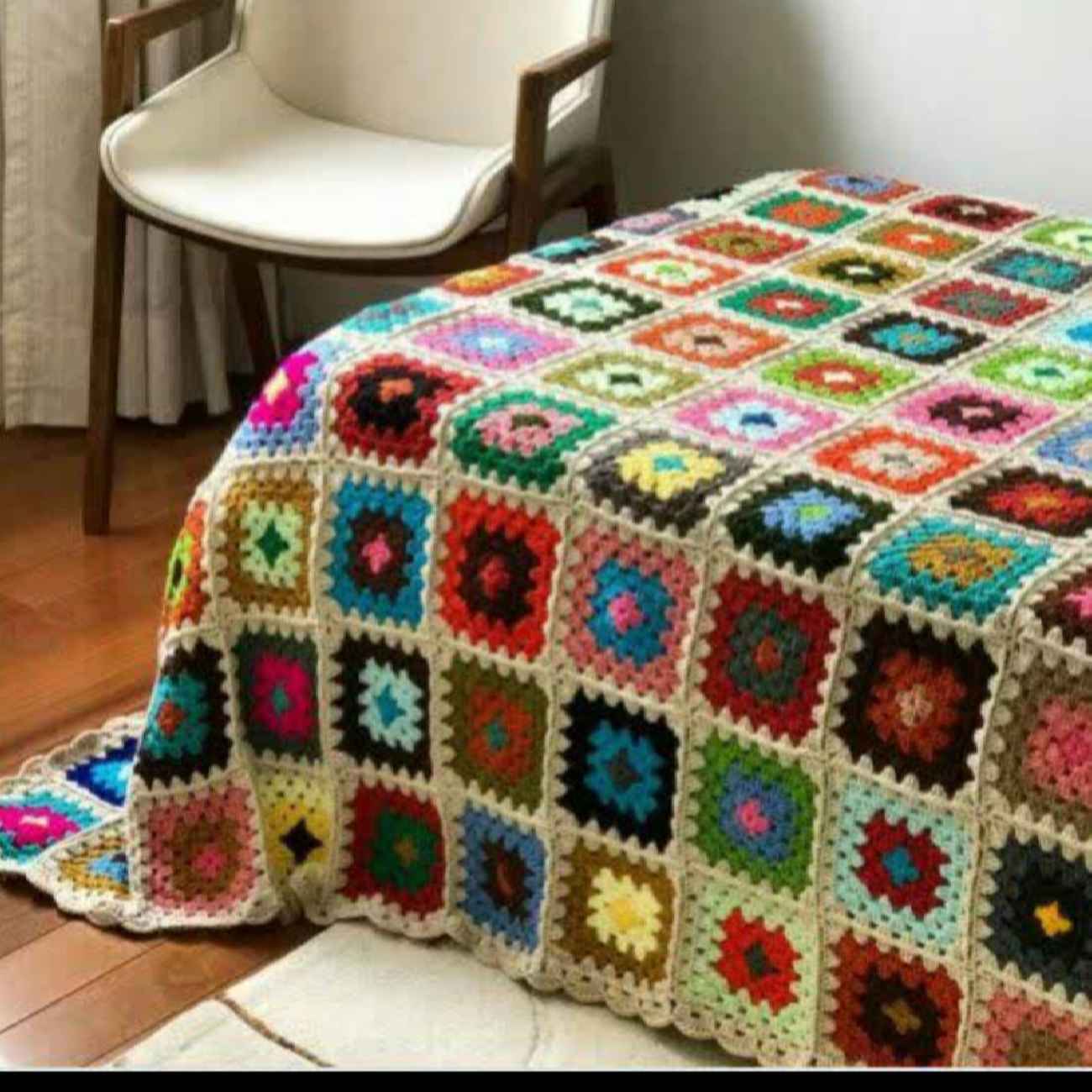 Couvre-lit crocheté chic et confortable – Parfait pour une transformation de chambre