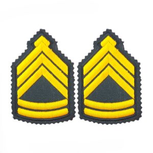 Insigne militaire – Emblème de sergent-chef du NAJA, structure des grades et symbolisme