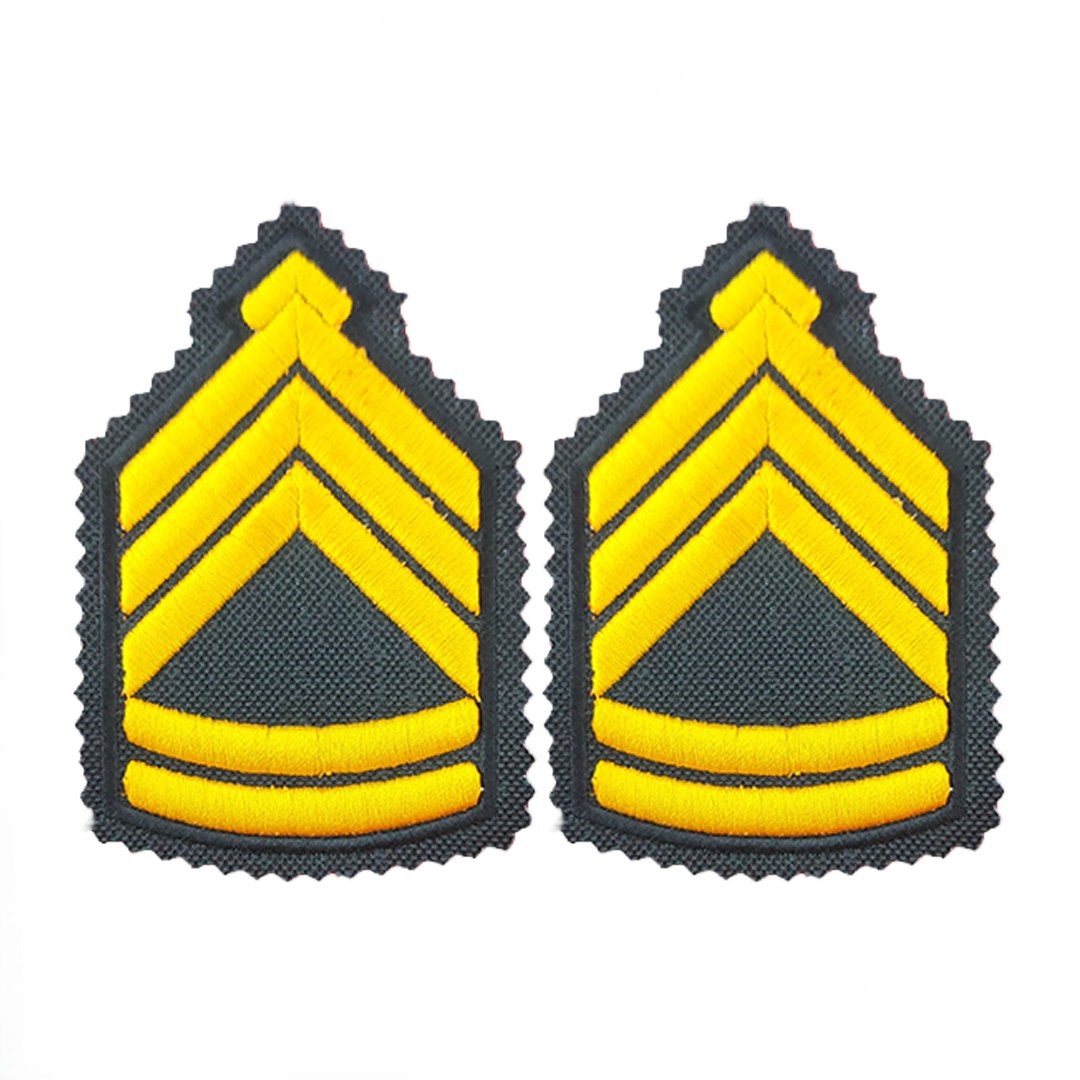 Insigne militaire – Emblème de sergent-chef du NAJA, structure des grades et symbolisme