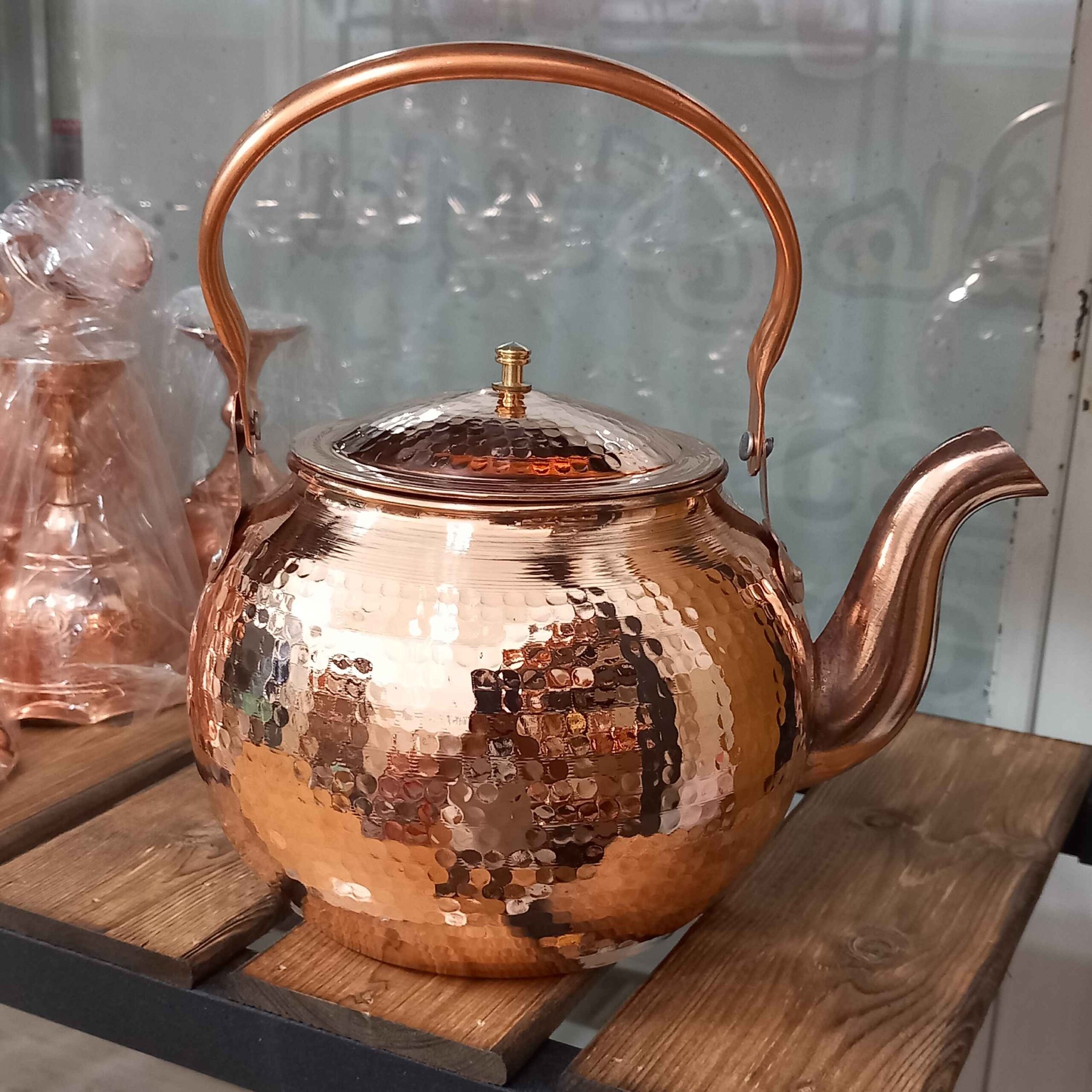 Bouilloire en cuivre persan durable pour cuisinière traditionnelle martelée Jihan