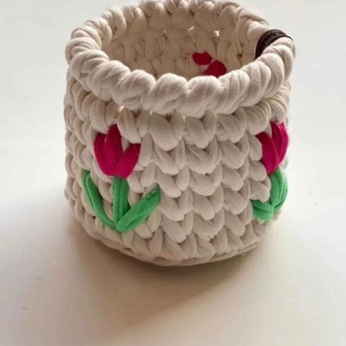 Panier en crochet avec design Tulip en crème – Organisateur parfait
