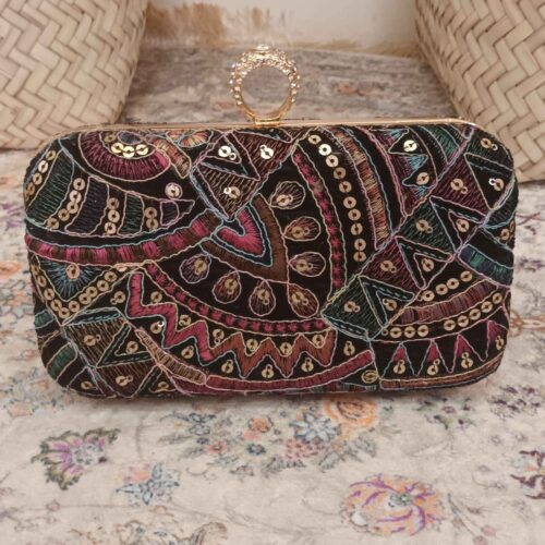 Pochette en Velours Brodée pour Soirée avec Motif Géométrique
