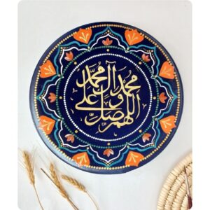Plaque en poterie islamique faite à la main pour décoration murale : Une création unique de l’art mural