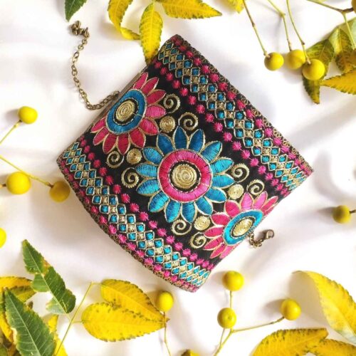 Bracelet brodé Persan – Artisanat Chic et Luxe avec Design Floral