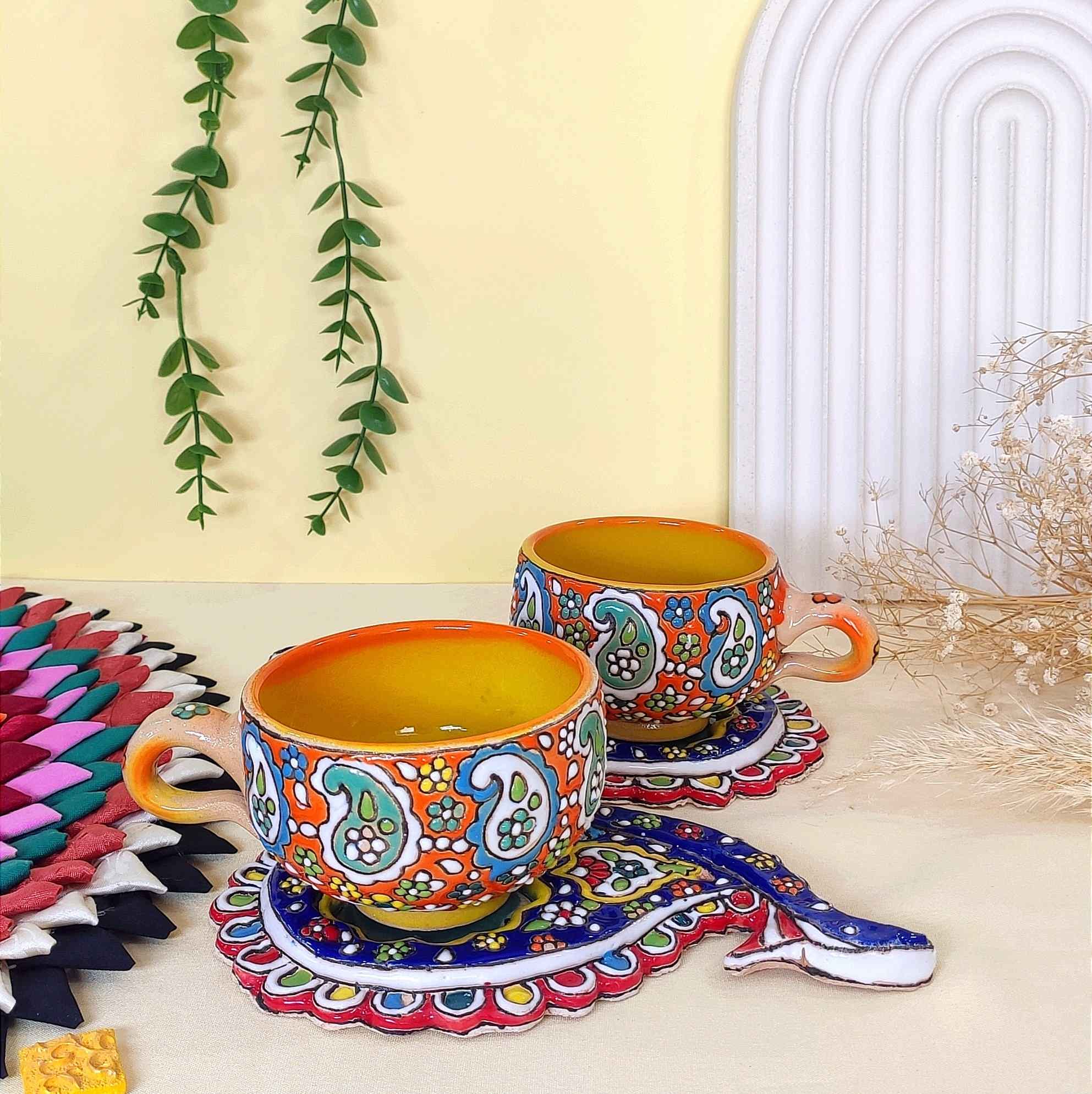 Tasse à Thé en Poterie Artisanale Persane Minakari avec Soucoupe Termeh (Motif Émaillé)