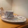 Tasse à Thé et Soucoupe en Poterie Persane avec Élégant Motif Lavande