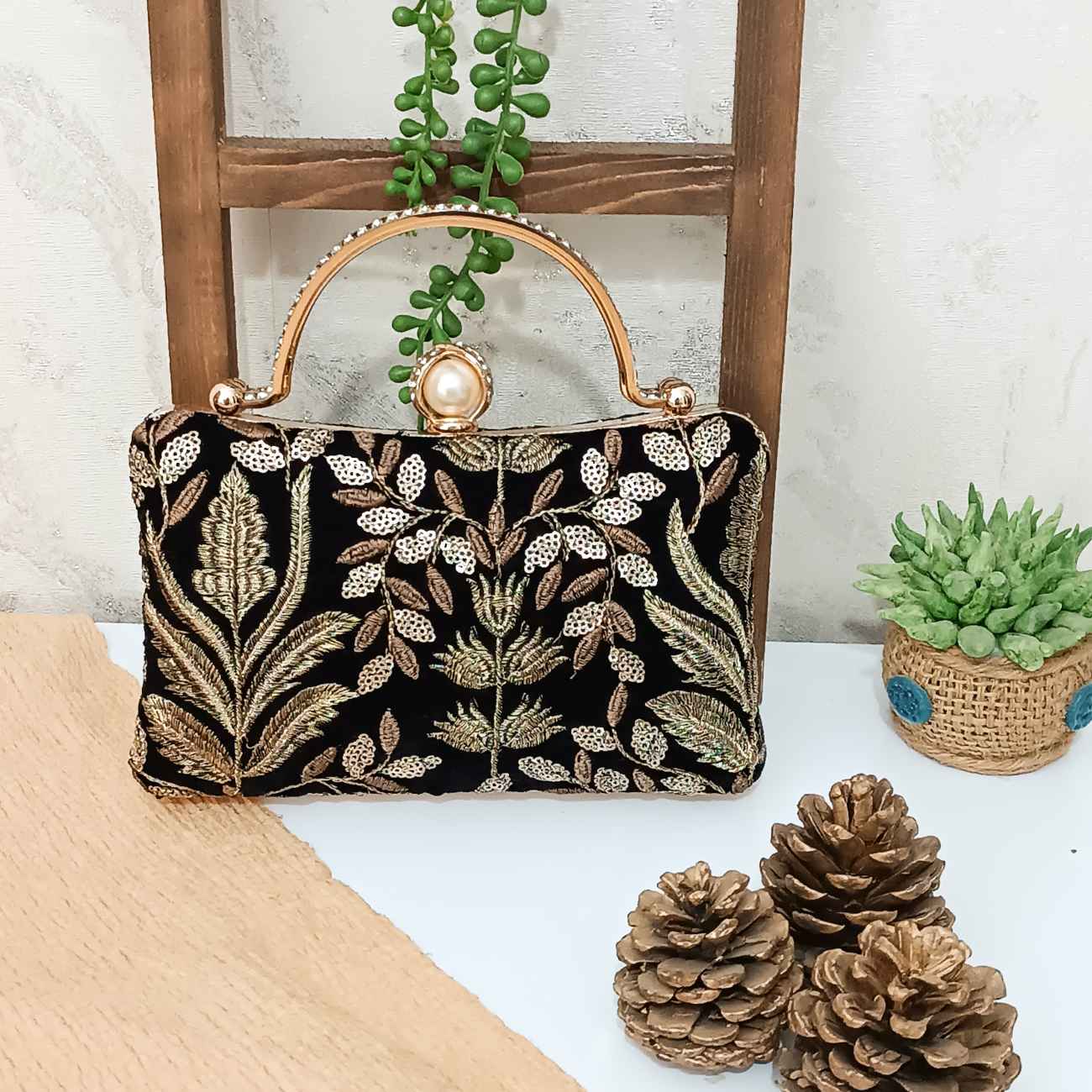 Pochette Femme Persane – Broderie Suzani au Design Tendance et Fait Main
