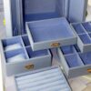 Boîte à bijoux avec rangement à plusieurs niveaux et serrure pour une organisation optimale