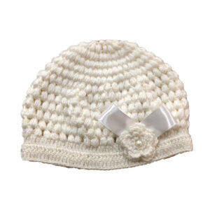 Chapeau tricoté pour bébé – Doux, élégant et parfait pour les sorties en crème