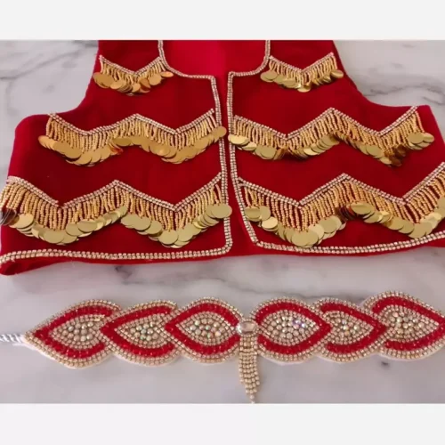 Radiance of Tradition Gilet Kurde Rouge et Or avec Ceinture et Détails Intriqués