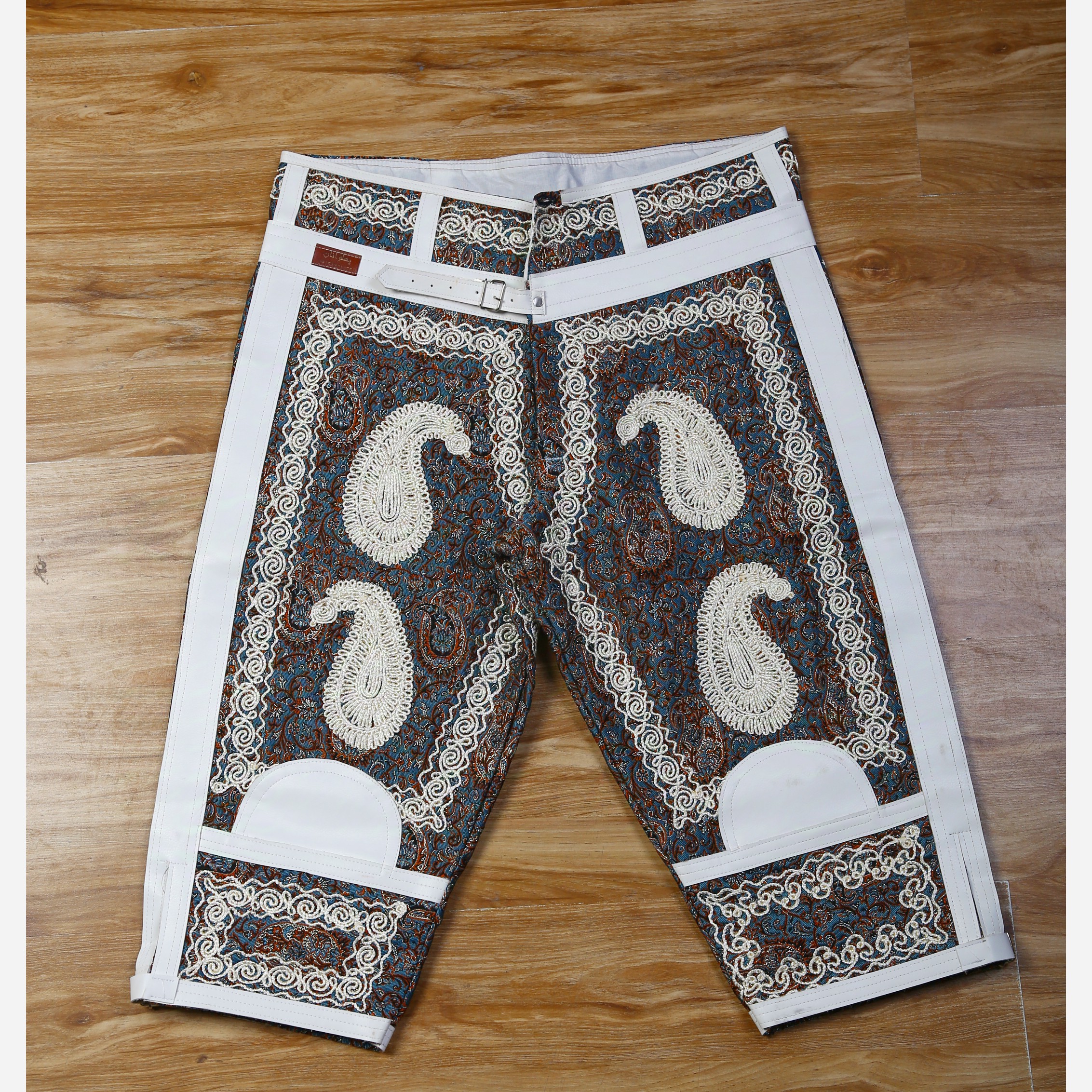Vêtements Traditionnels Persans Zoorkhaneh Athlétiques avec Design Paisley