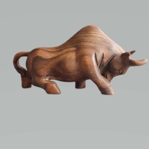 Figurine décorative de taureau en bois – Symbole de force et de pouvoir