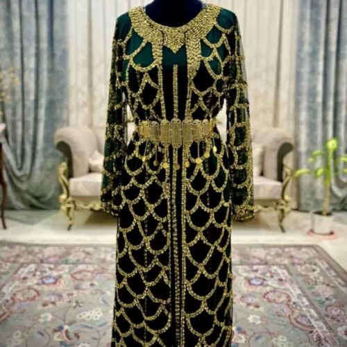 Robe Kurde Brodée à la Main – Un Mélange Parfait d’Art Traditionnel et d’Éclat Moderne
