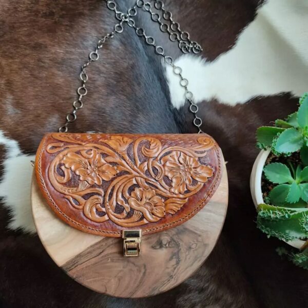 Sac à l’Épaule en Cuir Véritable – Corps en Bois de Noyer avec Design Élégant