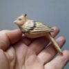 Horloge de Bureau en Bois avec Sculpture d'Oiseau - Design Unique et Élégant