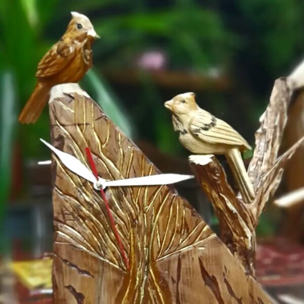 Horloge de Bureau en Bois avec Sculpture d’Oiseau – Design Unique et Élégant