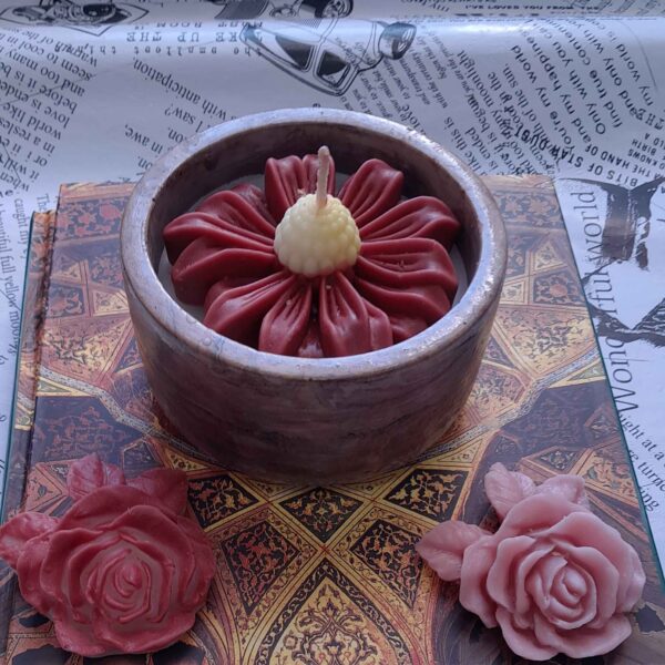 Bougies en pot en bois avec design fleur de marguerite