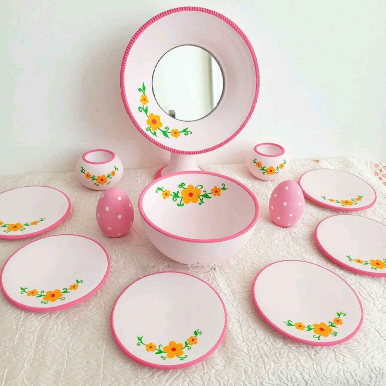 Fleurons de la tradition : Ensemble Haft-Seen avec motif floral délicat en rose doux (12 pièces)