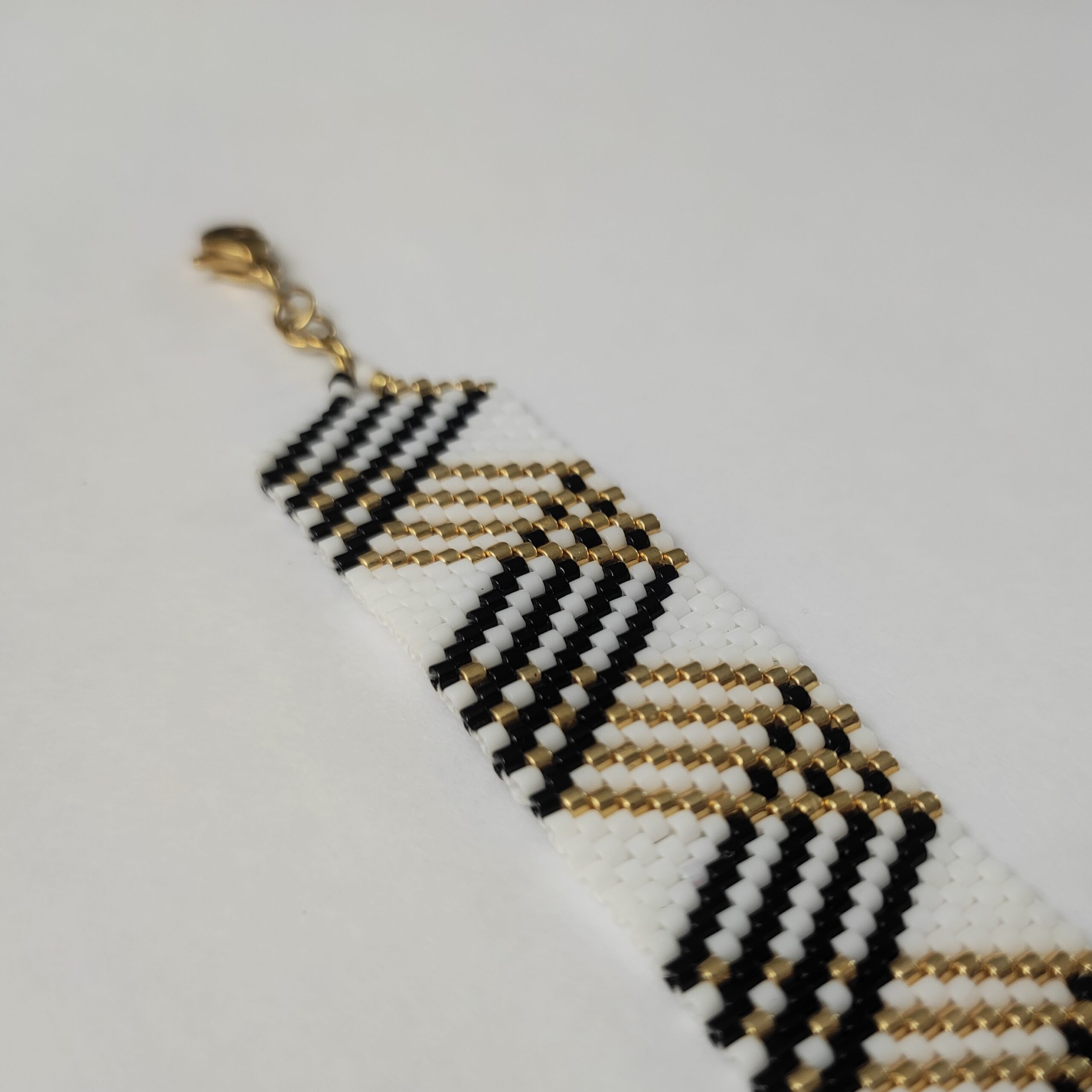 Bracelet Perlé Tissé Bohème Chic – Design Géométrique