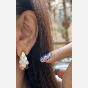 Boucles d’oreilles Minakari élégantes et florales Huggie – Chiques et stylées