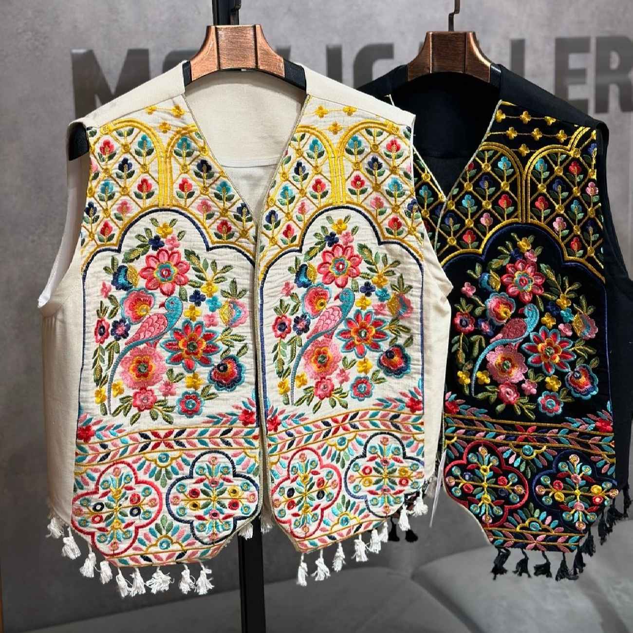Gilet brodé avec design floral et oiseau pour femmes