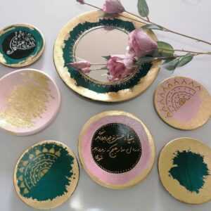 Vaisselle Haft-Seen persane exquise avec un magnifique motif géométrique (7 pièces)