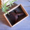 Peigne en Bois Sculpté à la Main avec Motif Baleine - Un Symbole de Beauté Océanique et d'Artisanat