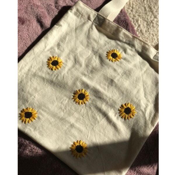 Sac fourre-tout brodé à la main – Toile beige