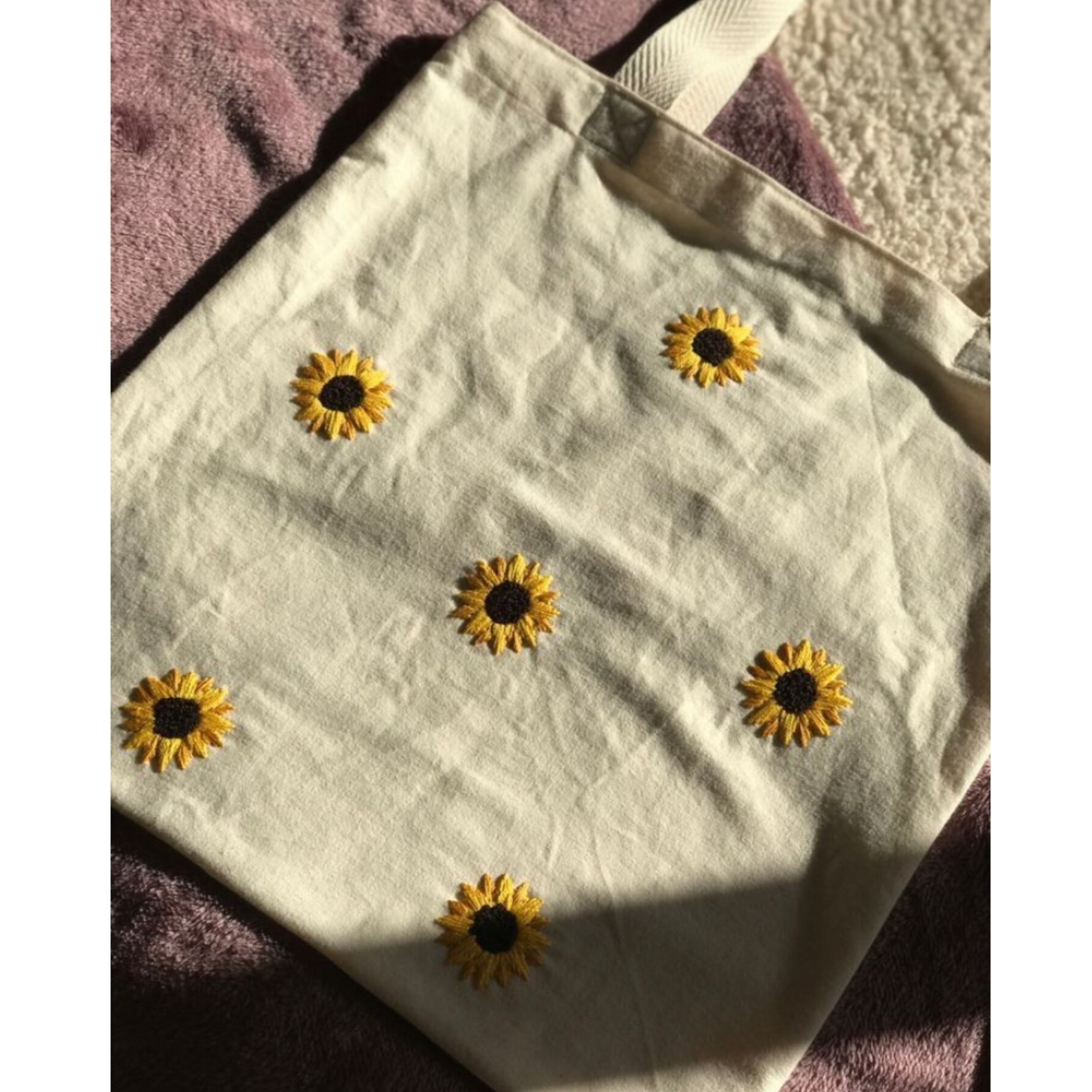 Sac fourre-tout brodé à la main – Toile beige