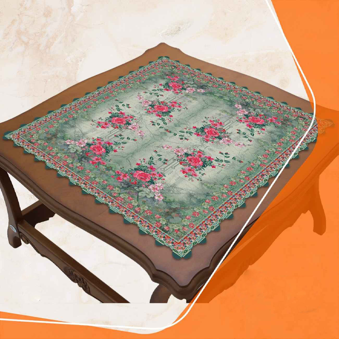 Roses et velours – Nappe florale rose pour une décoration classique