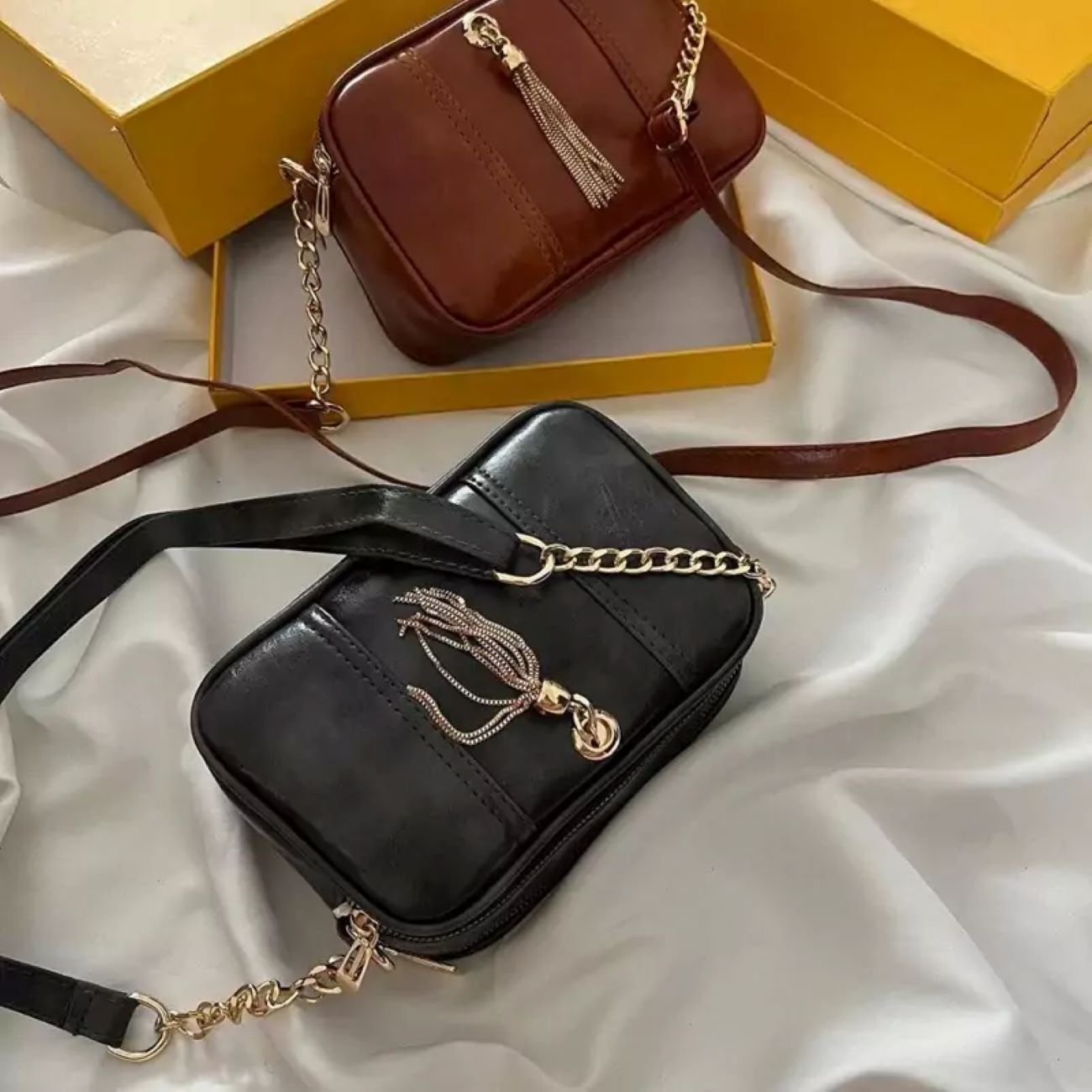 Sac en cuir stylé à bandoulière avec chaîne pour une élégance sans effort