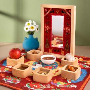 Tradition intemporelle – Haft-Seen en bois avec miroir et cadre inspiré d’un tapis (7 pièces)