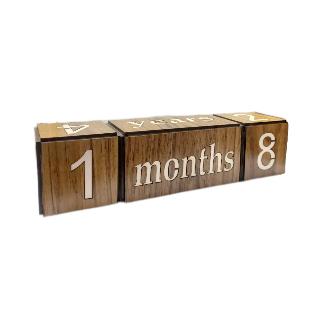 Calendrier de bureau en bois Cube – Affichage élégant pour la maison et le bureau