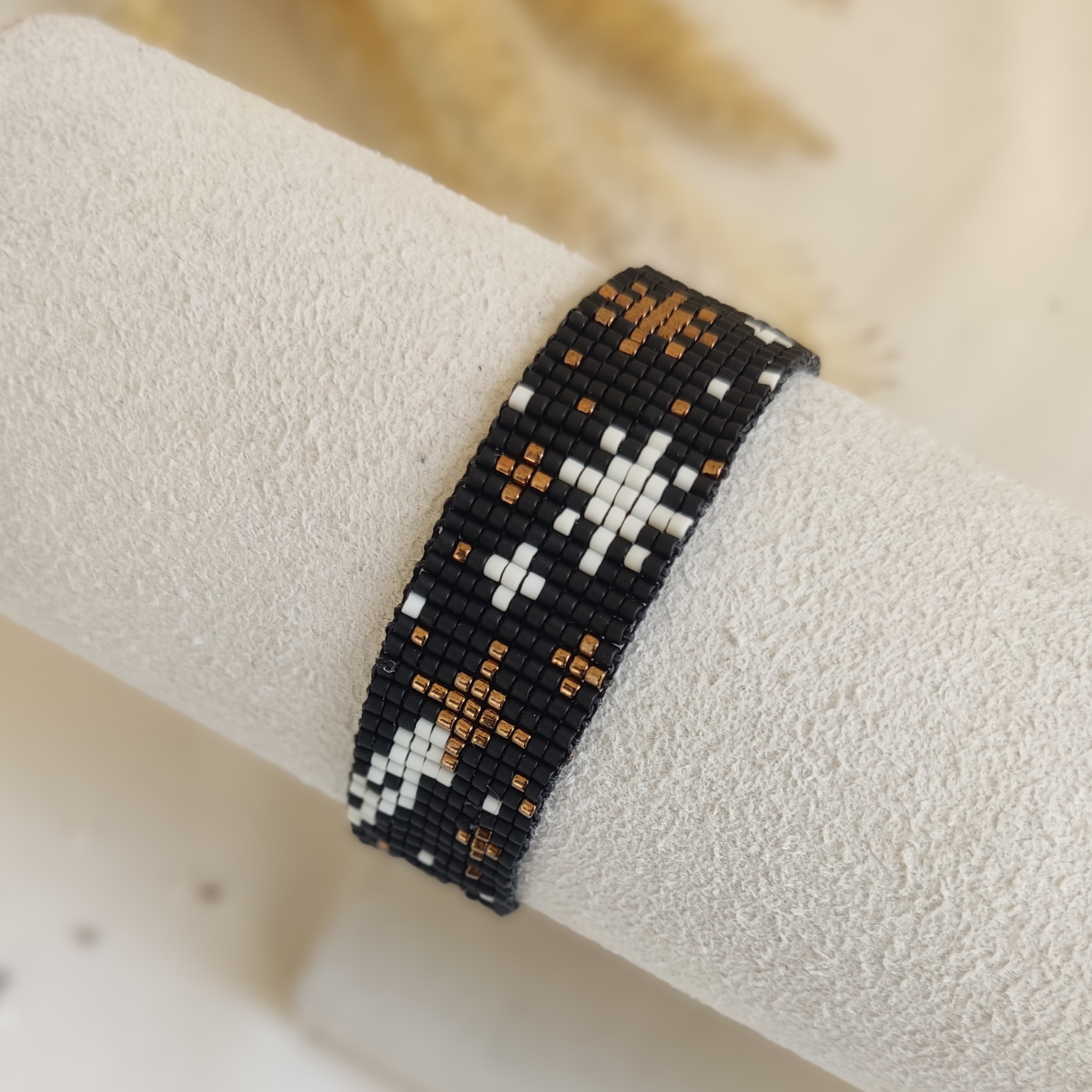 Bracelet Tissé en Acier pour Femme – Motif Étoiles
