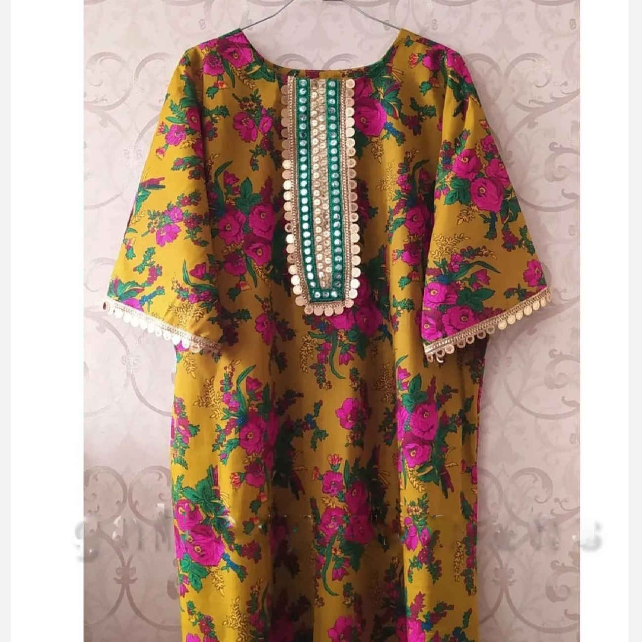 Caftan à Imprimé Floral – Parfait pour les Festivals, les Réunions Culturelles ou les Célébrations Traditionnelles