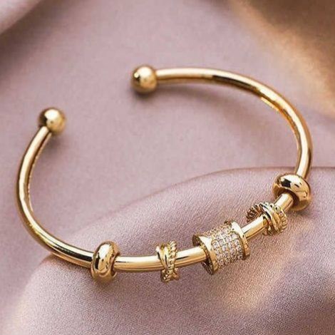 Bracelet Manchette Réglable en Acier pour Femme – Bijou Audacieux & Stylé