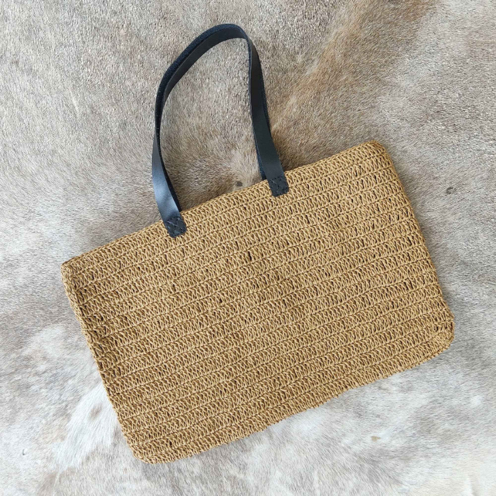 Sac fourre-tout en crochet boho en rafia avec sangle en simili cuir – Non doublé et léger