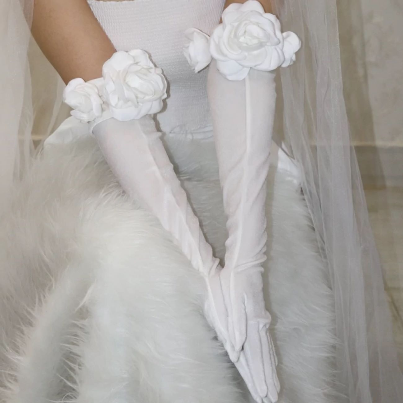 Gants de mariée décorés de fleurs en satin – Idéals pour mariages et cérémonies