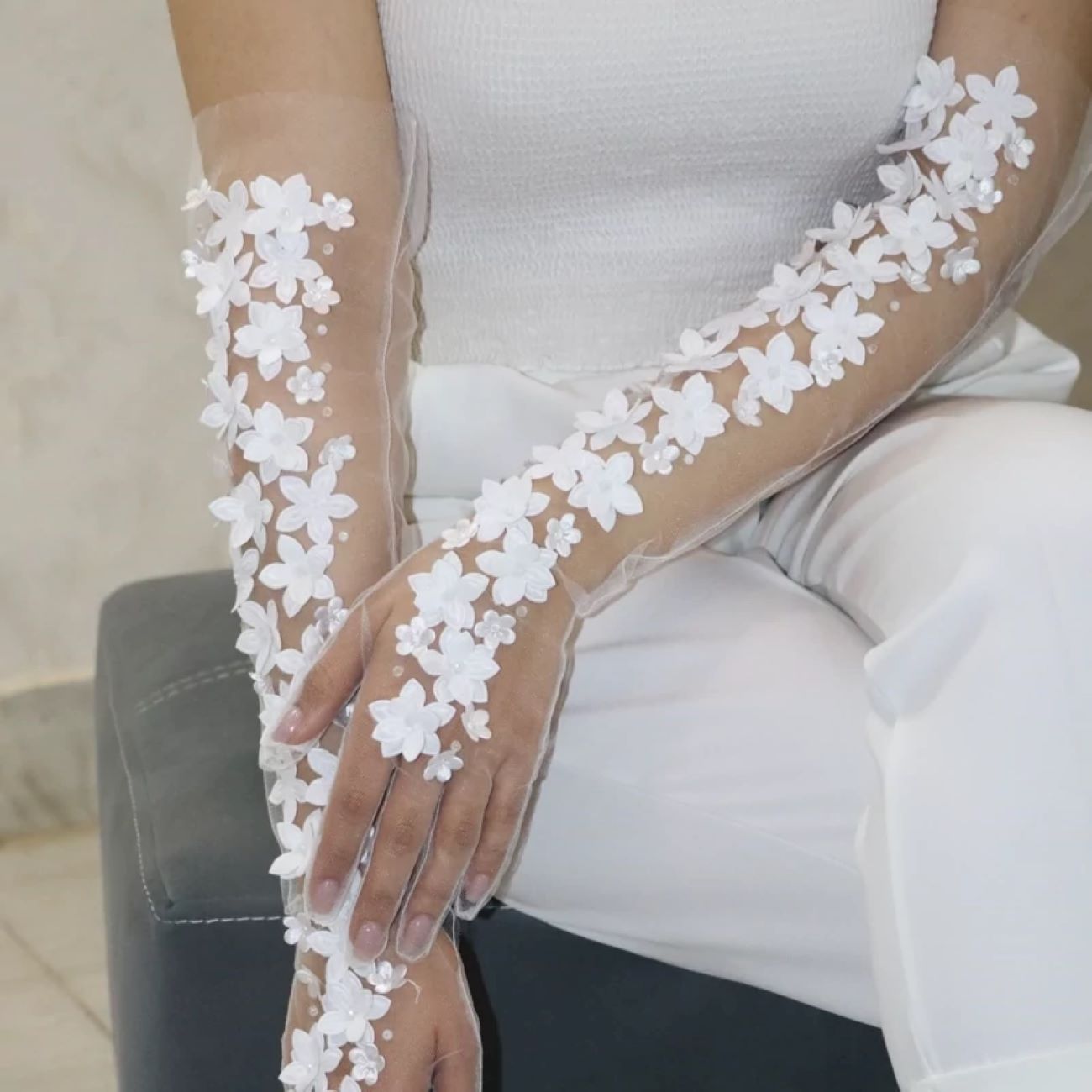 Gants de mariée avec motif de fleurs – Parfaits pour le mariage et la réception