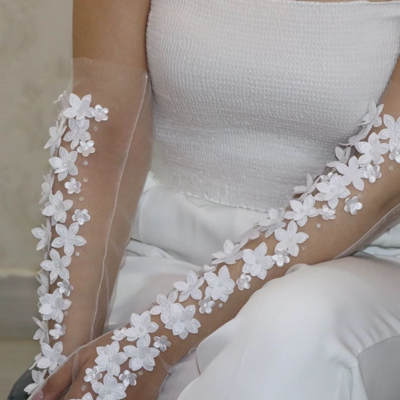 Gants de mariée avec motif de fleurs – Parfaits pour le mariage et la réception