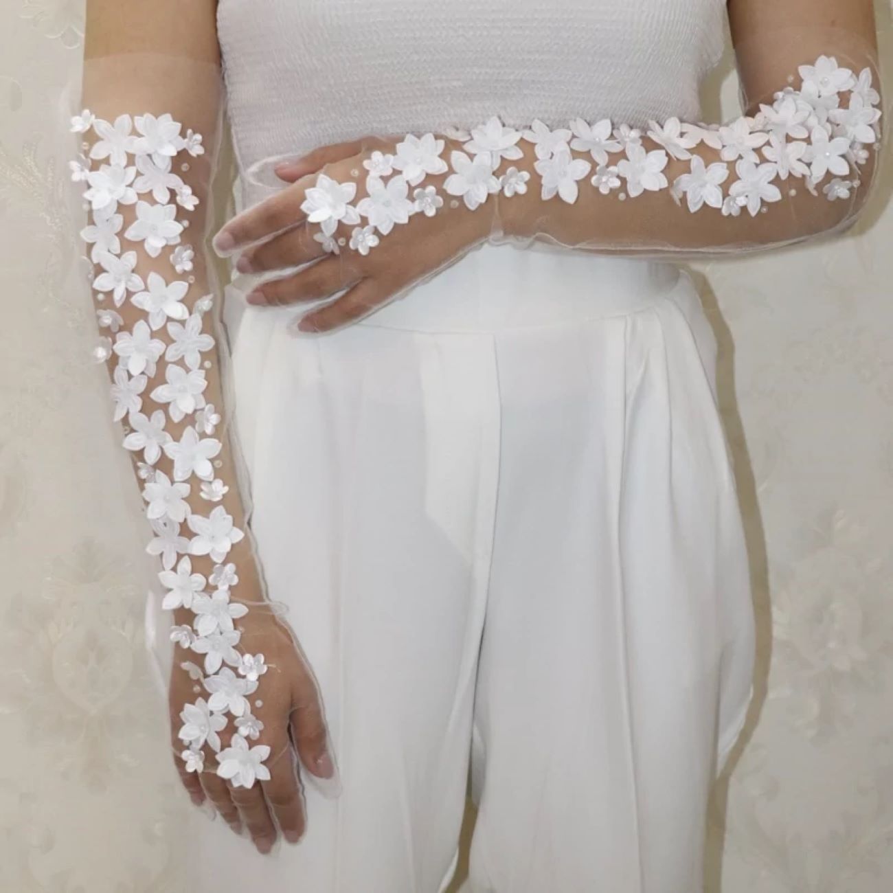 Gants de mariée avec motif de fleurs – Parfaits pour le mariage et la réception