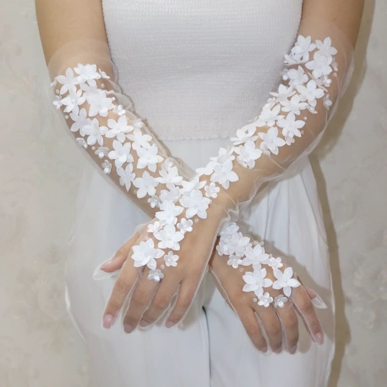 Gants de mariée avec motif de fleurs – Parfaits pour le mariage et la réception