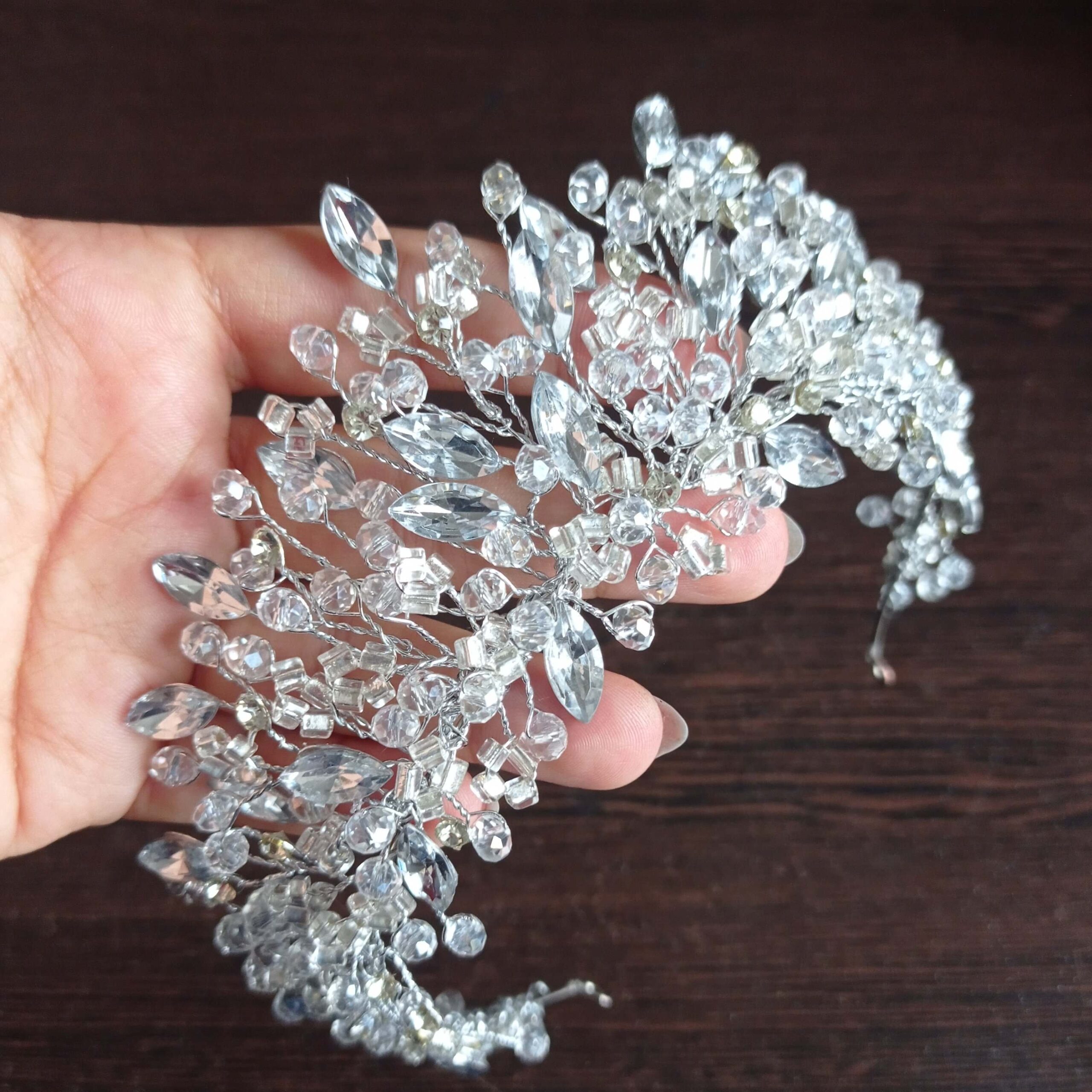 Diadème de mariage en cristal – Design élégant pour mariées et demoiselles d’honneur
