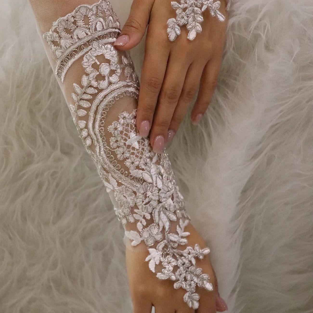 Gants de mariée sans doigts élégants et ornés – Pour mariages et occasions spéciales
