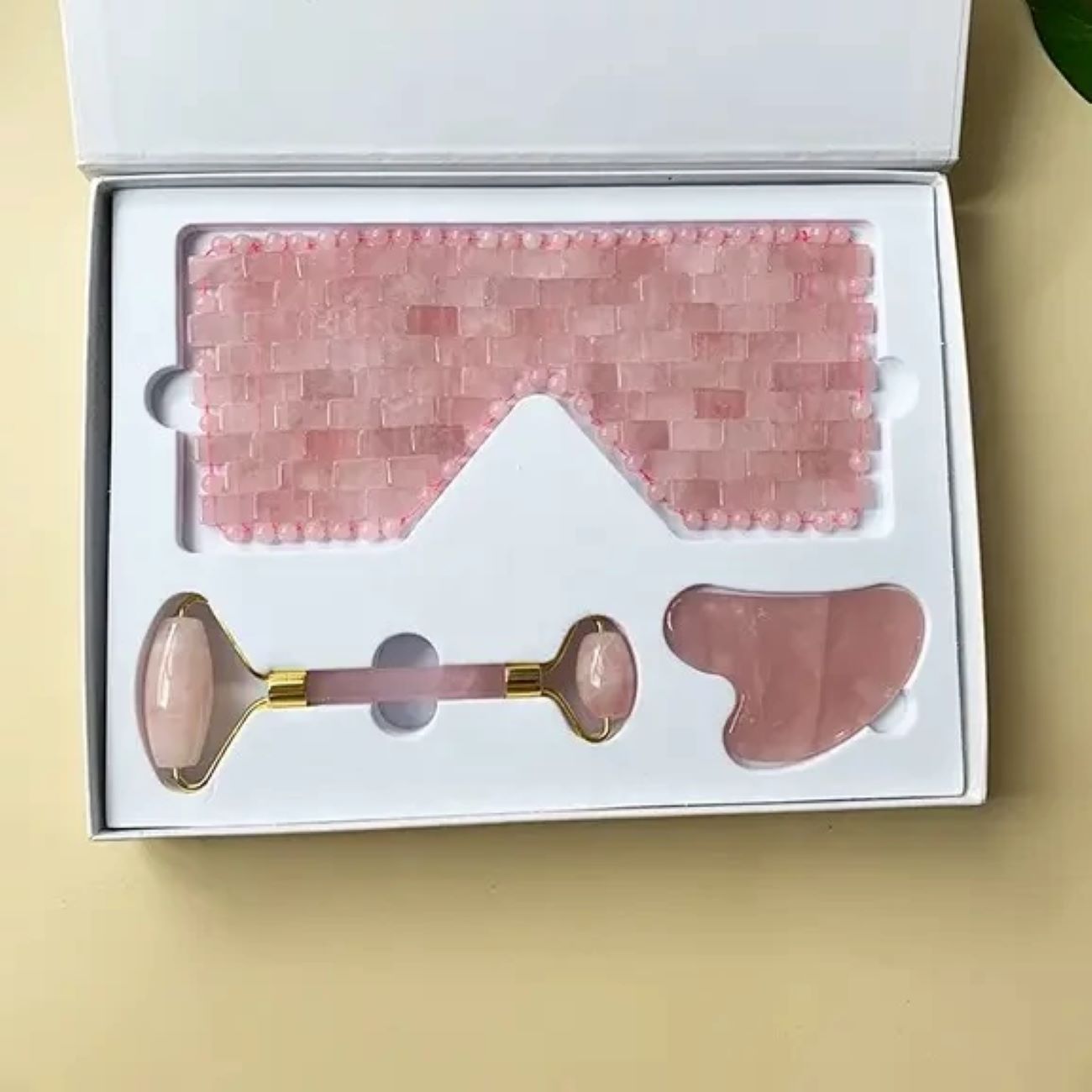 Set de massage facial en quartz rose avec masque de sommeil pour les yeux