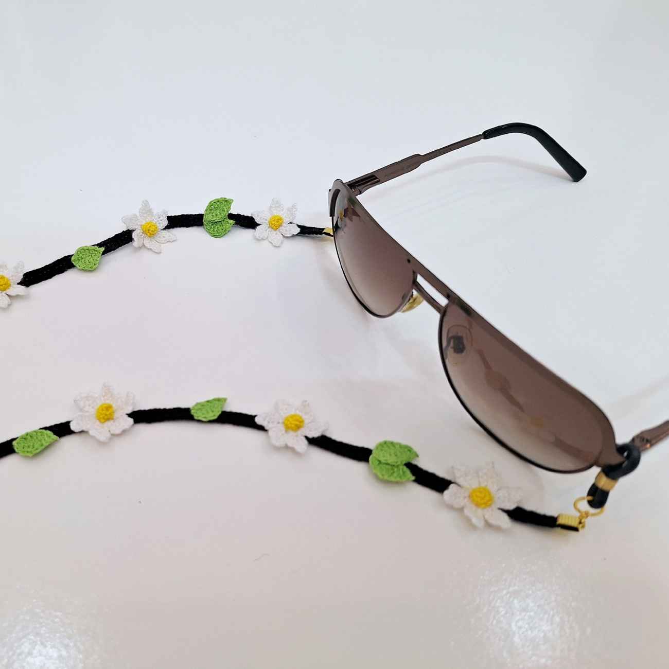 Brillenband – Handgefertigtes Stickdesign, geeignet für den Alltag und besondere Anlässe