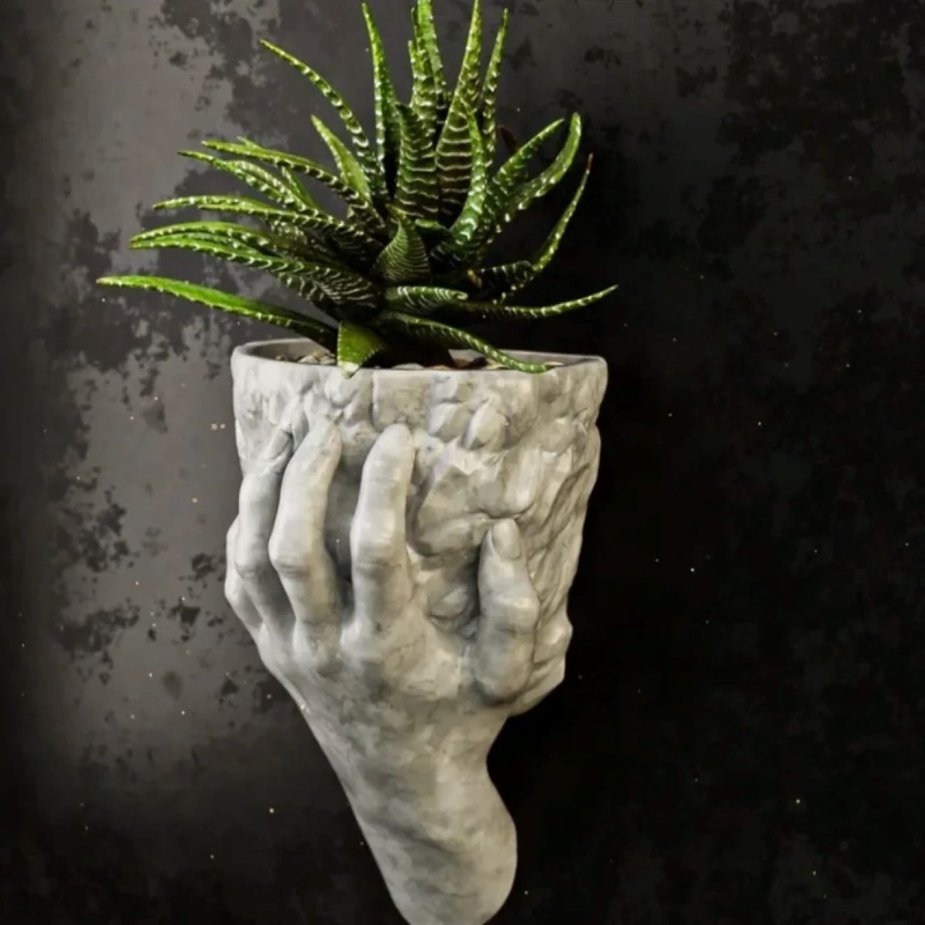 Jardinière murale en forme de main – Décoration artistique pour espaces élégants