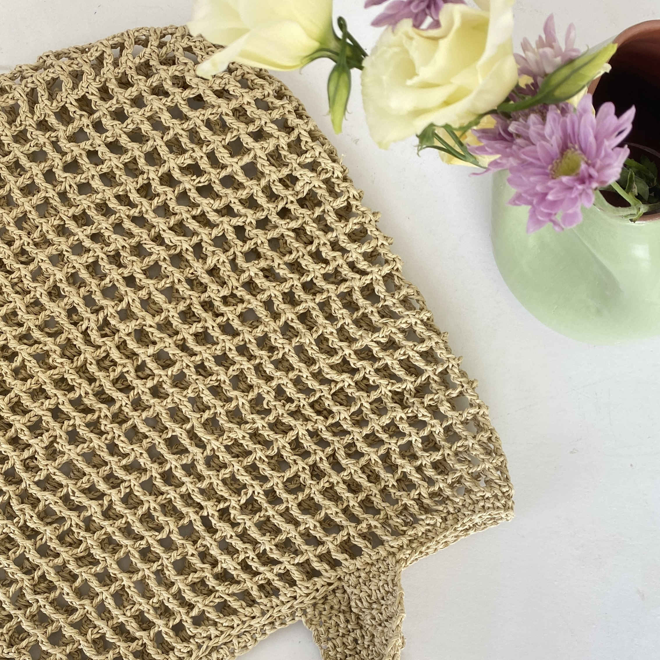 Sac fourre-tout boho en rafia fait main – Convient aux looks de vacances et de resort