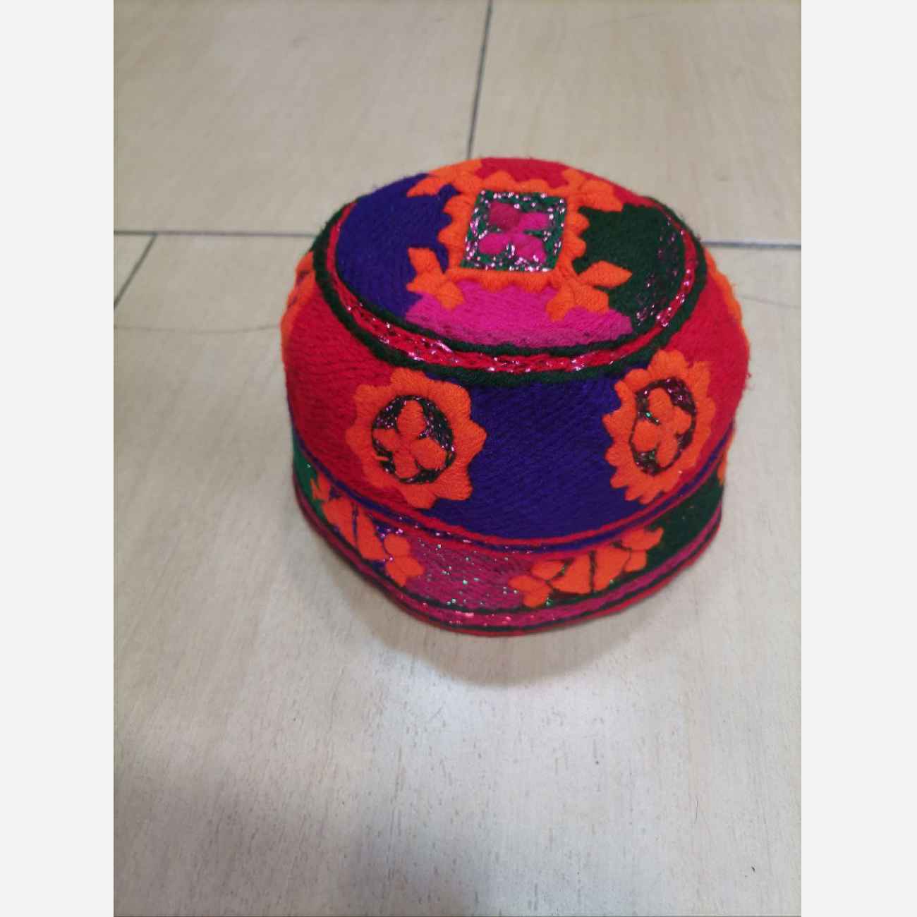 Chapeau ethnique brodé à la main – Coiffure bohème traditionnelle pour toutes saisons